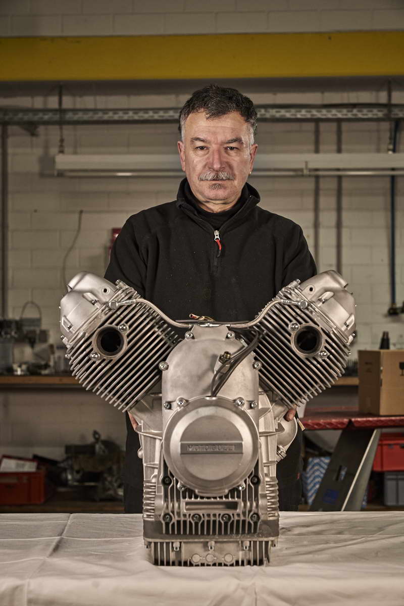 Guzzi Motor Zusammenbau René Nesselhauf